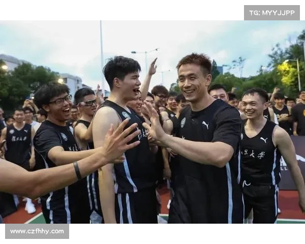 赵继伟送72岁杨大爷亲签球鞋 情谊跨越山海从辽宁到广西贵港